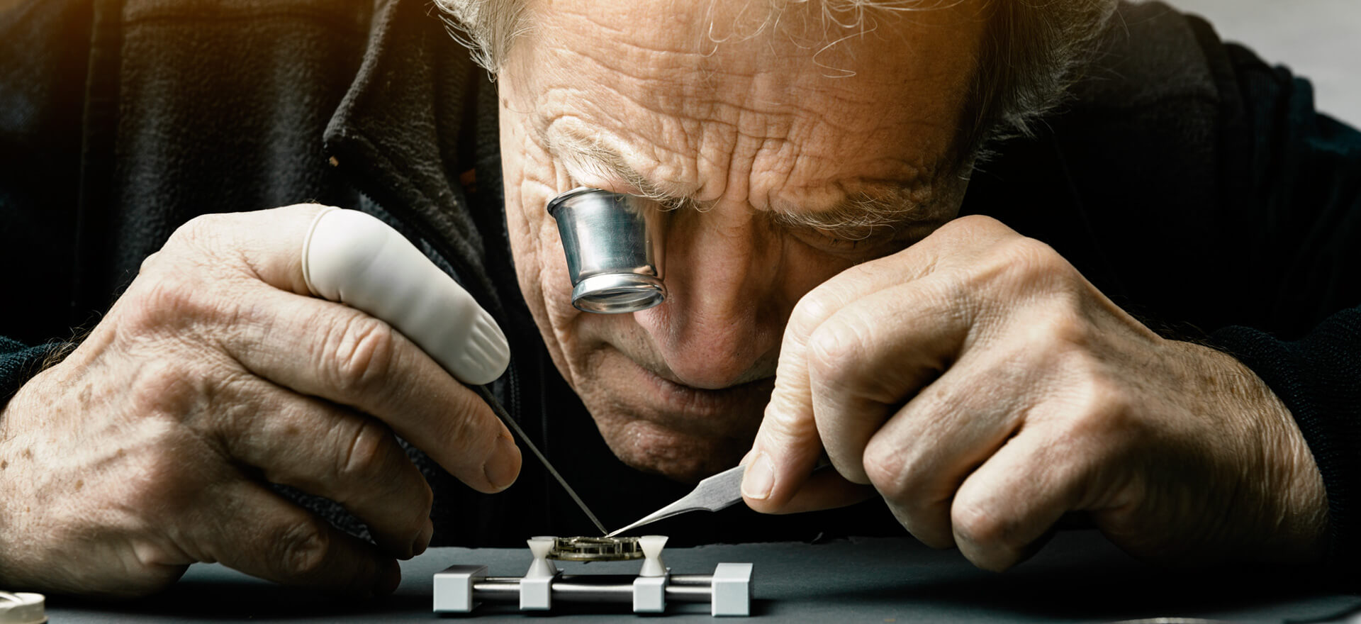 Frank Kensington Luxury watch repair services. Workshops based in Cape Town & Durban.